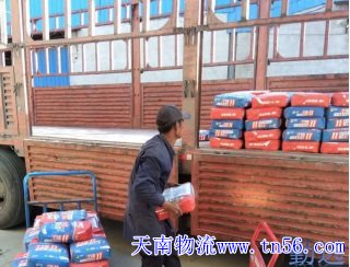 6.8米高栏货车装大米