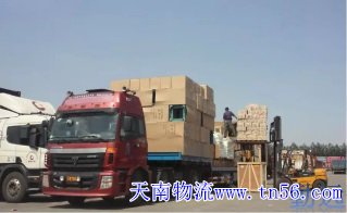 13米回程车正在卸车